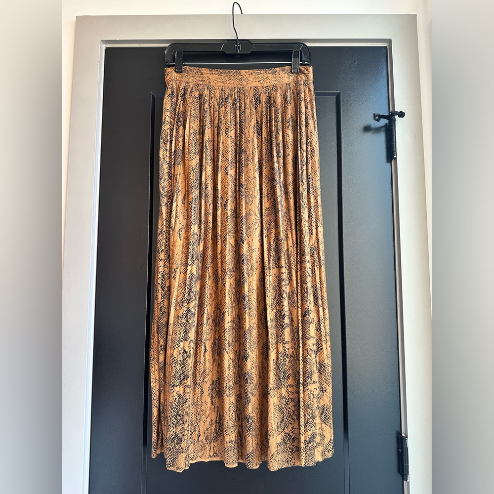 Zara animal print midi skirt. Size M.